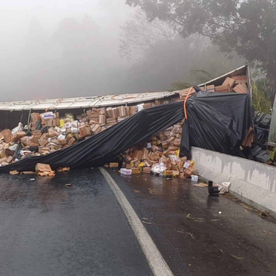 DUAS PESSOAS MORREM APÓS GRAVE ACIDENTE NA BR-376 EM ORTIGUEIRA 