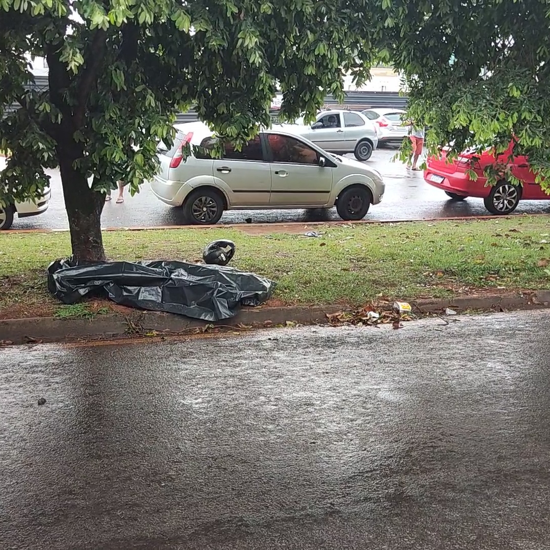 MOTOCICLISTA QUE MORREU EM ACIDENTE NA ZONA LESTE DE LONDRINA É SEPULTADO 