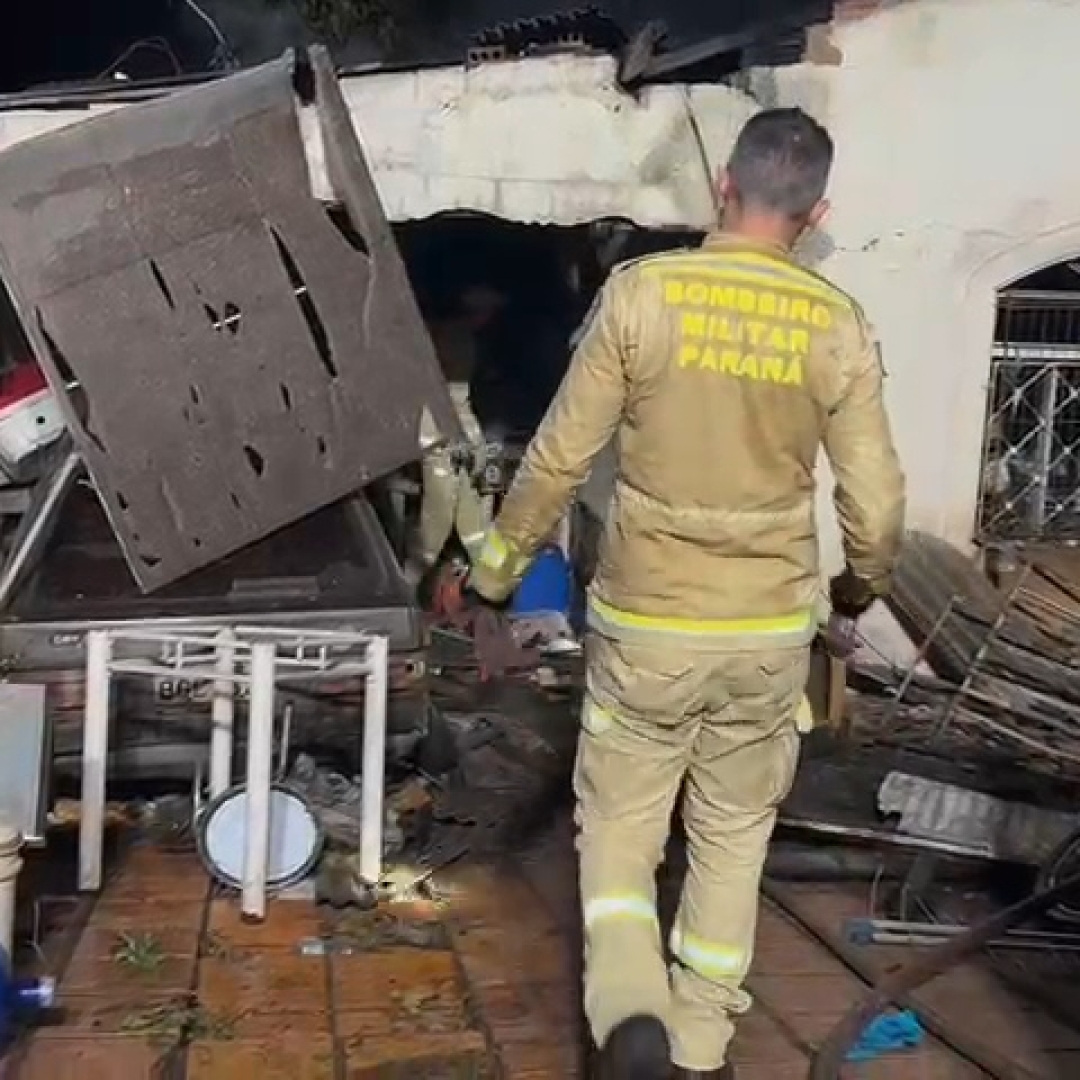 INCÊNDIO DESTRÓI CASA NA ZONA NORTE DE LONDRINA 