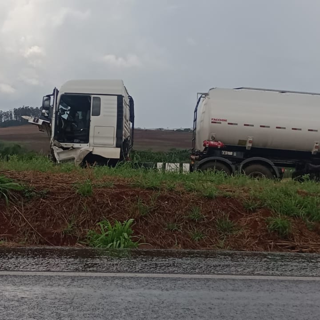 HOMEM MORRE EM GRAVE ACIDENTE NA PR-444 