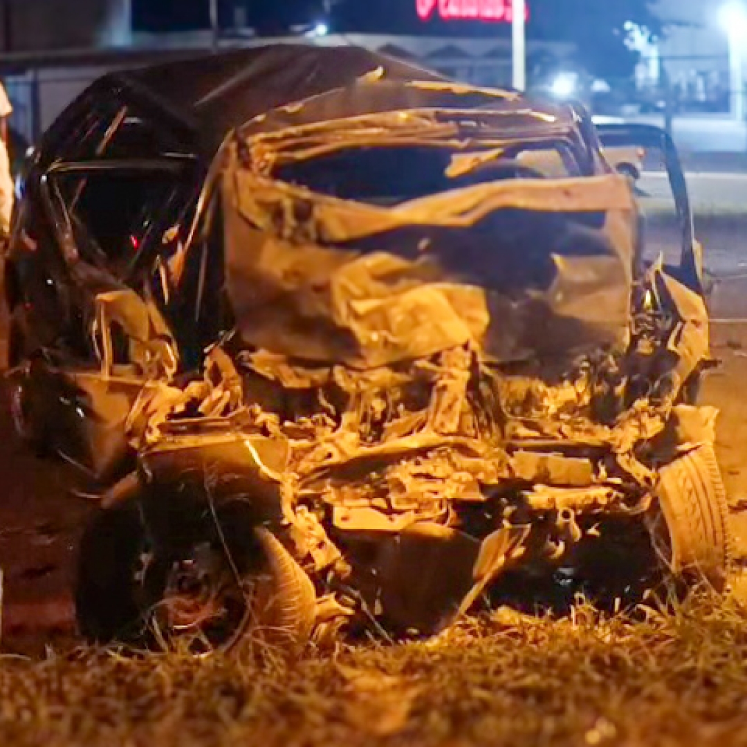 BATIDA FRONTAL ENTRE CARRO E ÔNIBUS DEIXA UM MORTO NA BR-369 EM CAMBÉ 