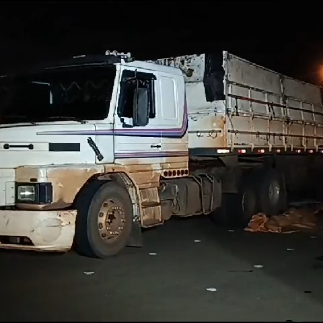 PM INTERCEPTA CARRETA CARREGADA COM CIGARROS CONTRABANDEADOS EM ROLÂNDIA