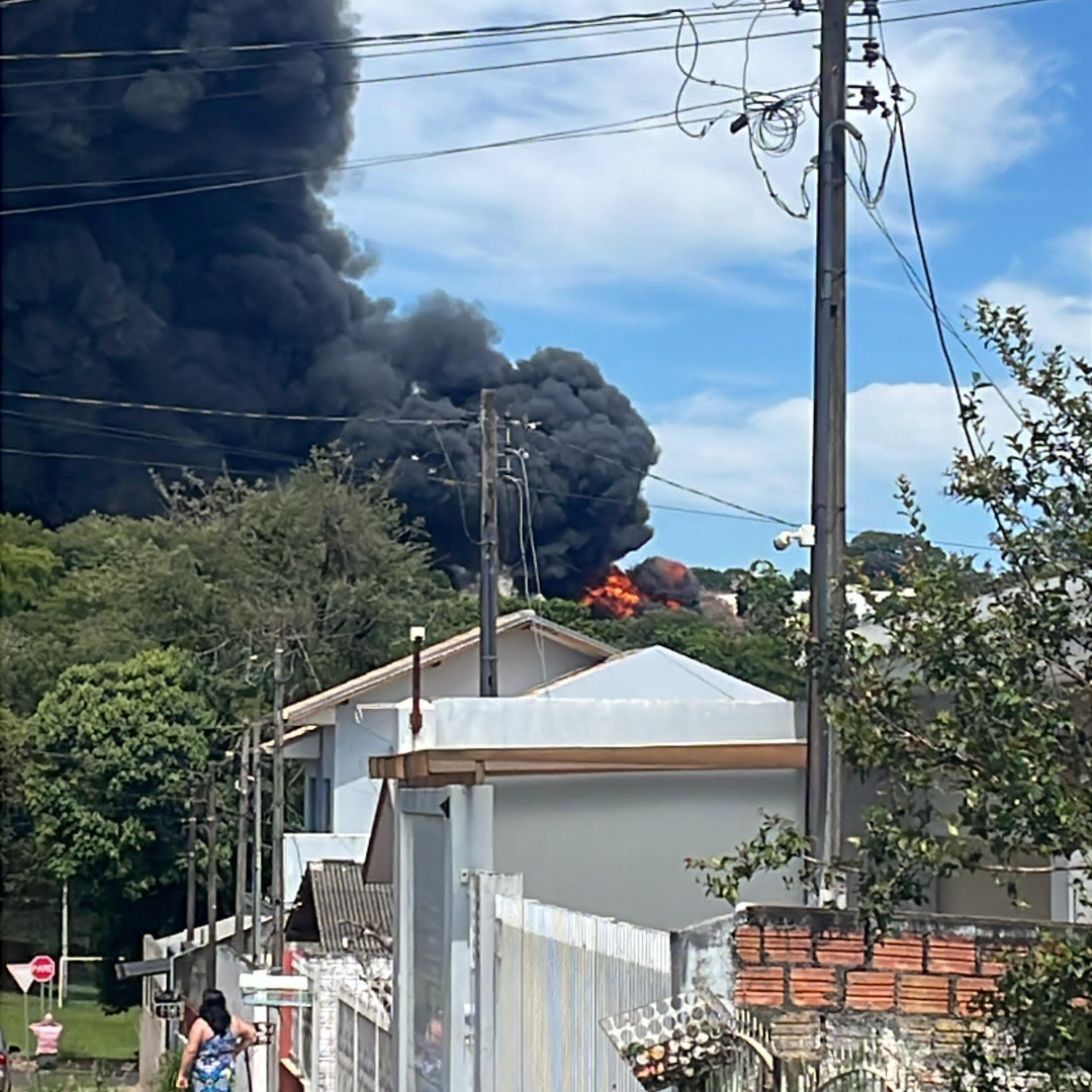 EXPLOSÃO DE CAMINHÃO-TANQUE DURANTE ACIDENTE INTERDITA PR-092 EM ARAPOTI