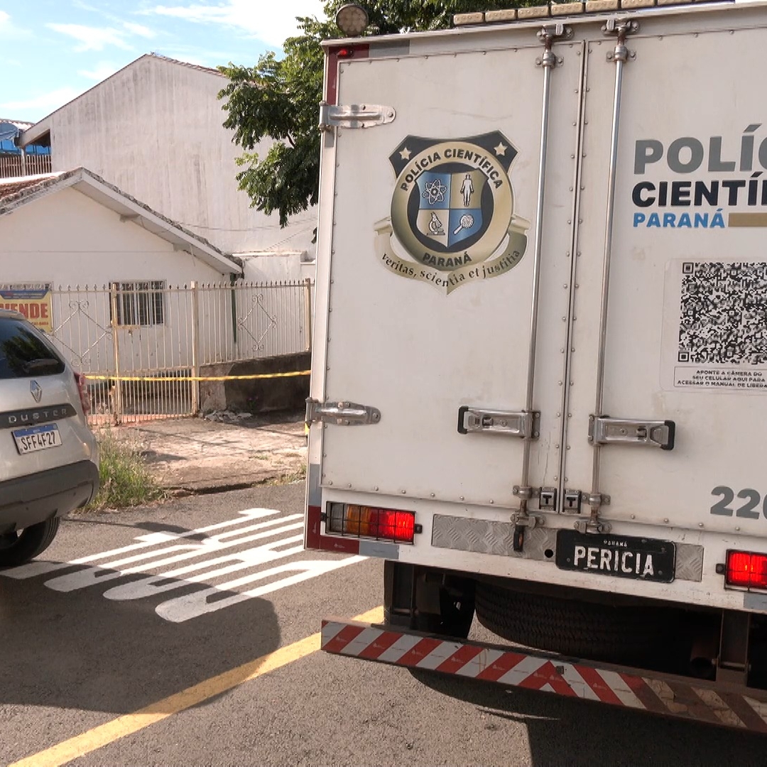 HOMEM É MORTO A TIROS E CORPO É ENCONTRADO EM CASA NA ZONA NORTE DE LONDRINA 