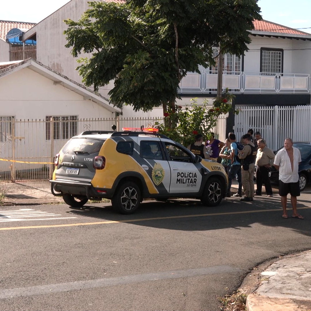 HOMEM É MORTO A TIROS E CORPO É ENCONTRADO EM CASA NA ZONA NORTE DE LONDRINA 