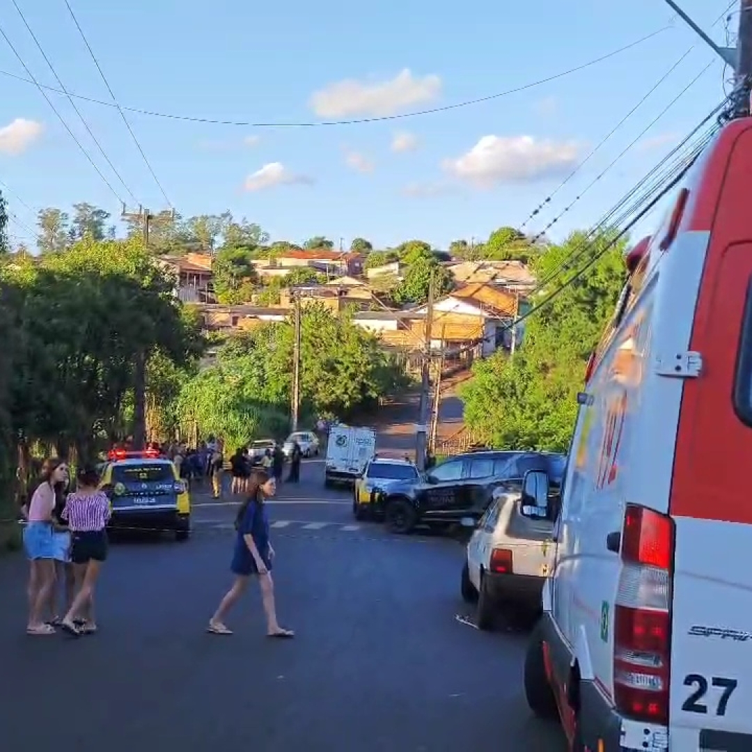 MOTOCICLISTA MORRE APÓS COLIDIR CONTRA POSTE EM CAMBÉ