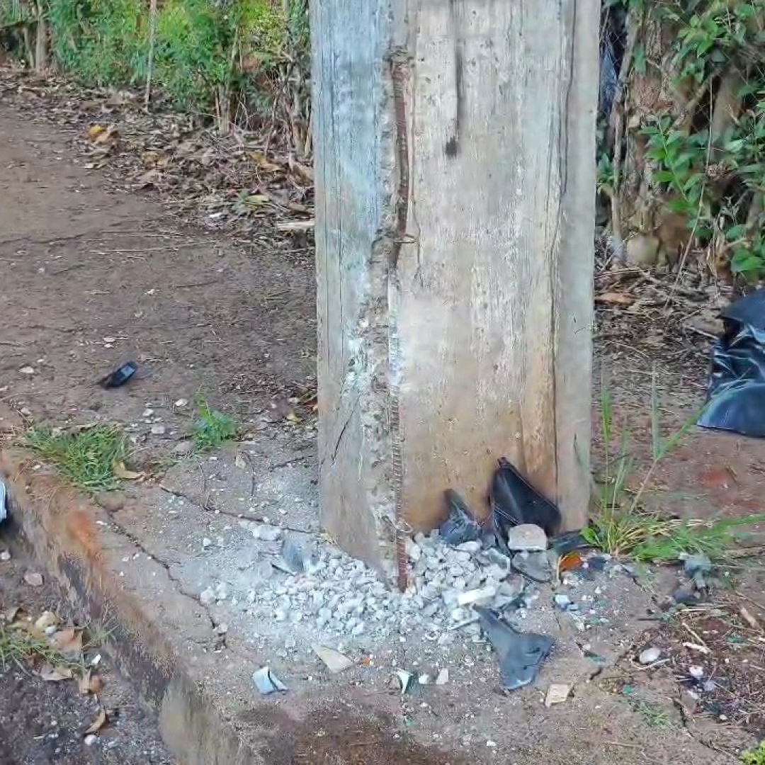 MOTOCICLISTA MORRE APÓS COLIDIR CONTRA POSTE EM CAMBÉ