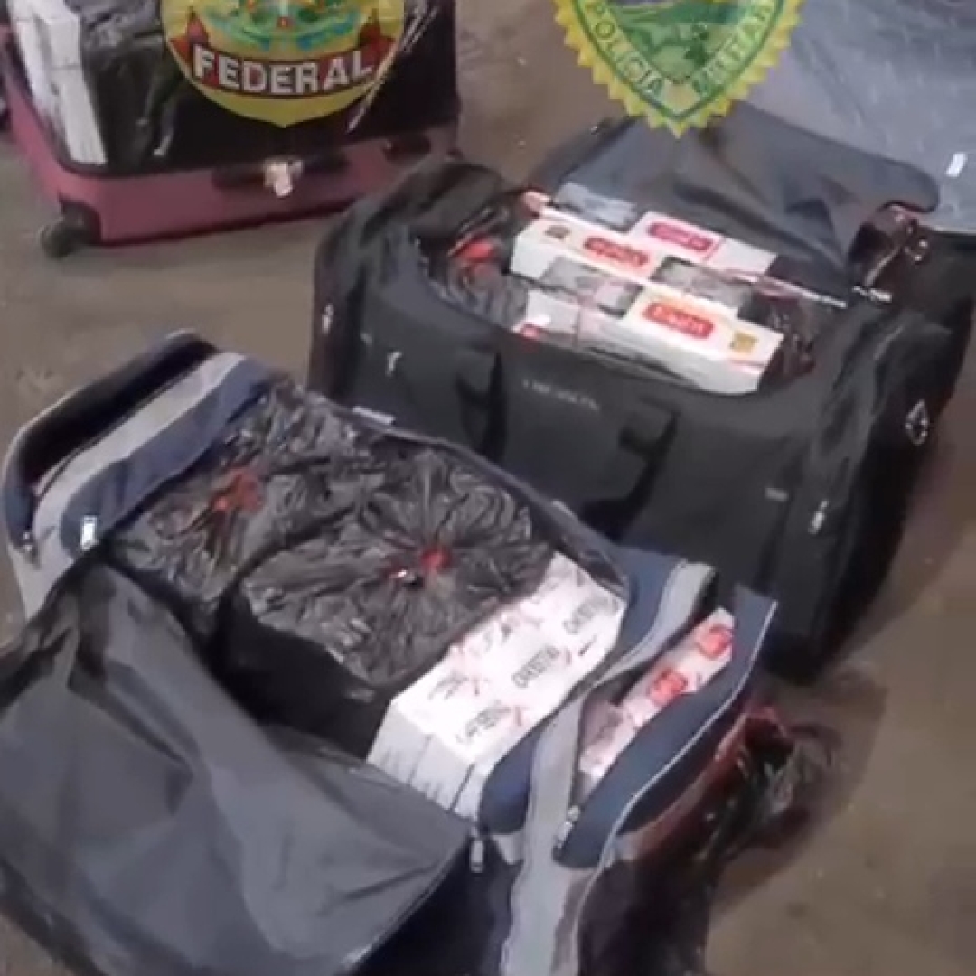 TRIO É DETIDO COM CIGARROS CONTRABANDEADOS EM ÔNIBUS DE LINHA NA RODOVIÁRIA DE LONDRINA