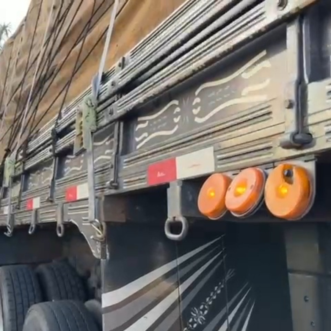 OPERAÇÃO CONJUNTA APREENDE 1,4 TONELADA DE MACONHA EM CAMINHÃO NA BR-369, EM CAMBÉ