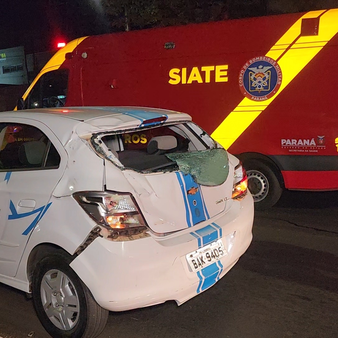 CARRO CAPOTA APÓS COLISÃO E DEIXA TRÊS FERIDOS NA ZONA SUL DE LONDRINA