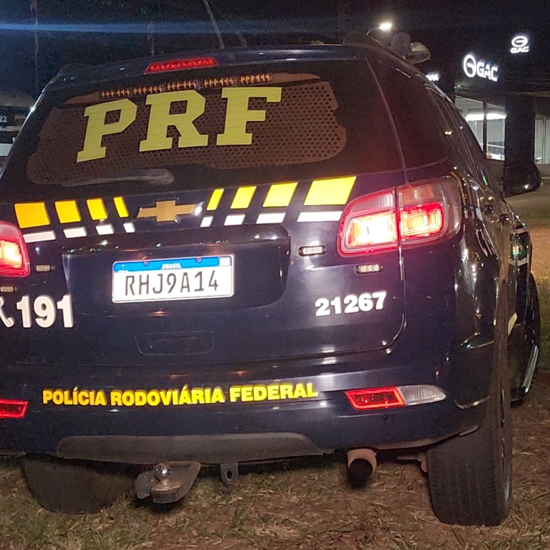 QUATRO CARROS SE ENVOLVEM EM ENGAVETAMENTO NA TIRADENTES, EM LONDRINA