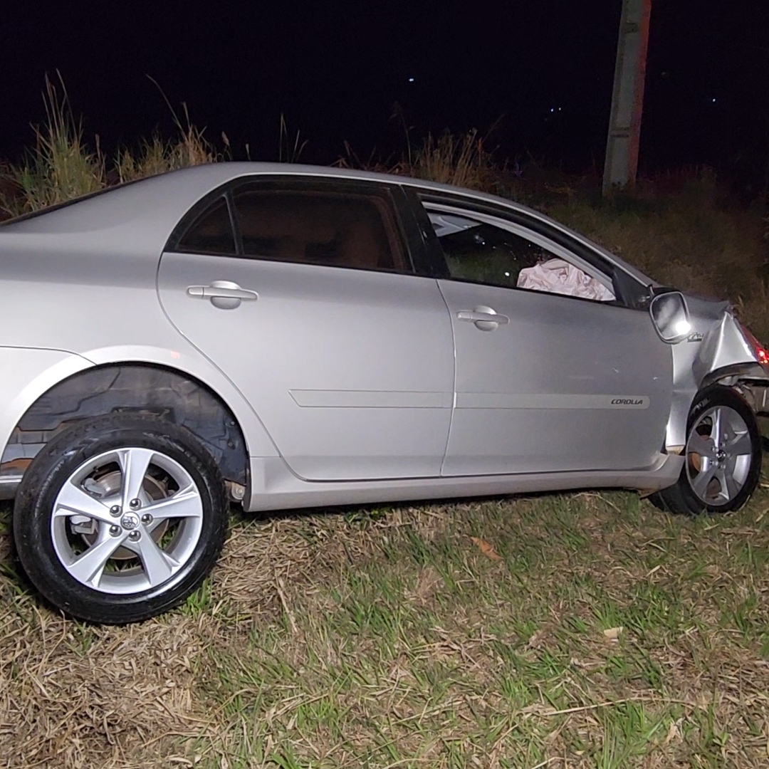 COLISÃO ENTRE DOIS CARROS DEIXA TRÊS FERIDOS NA RODOVIA CARLOS JOÃO STRASS, EM LONDRINA