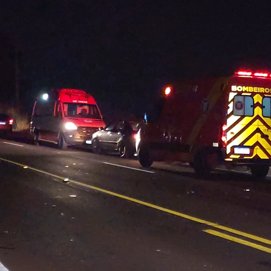 COLISÃO ENTRE DOIS CARROS DEIXA TRÊS FERIDOS NA RODOVIA CARLOS JOÃO STRASS, EM LONDRINA