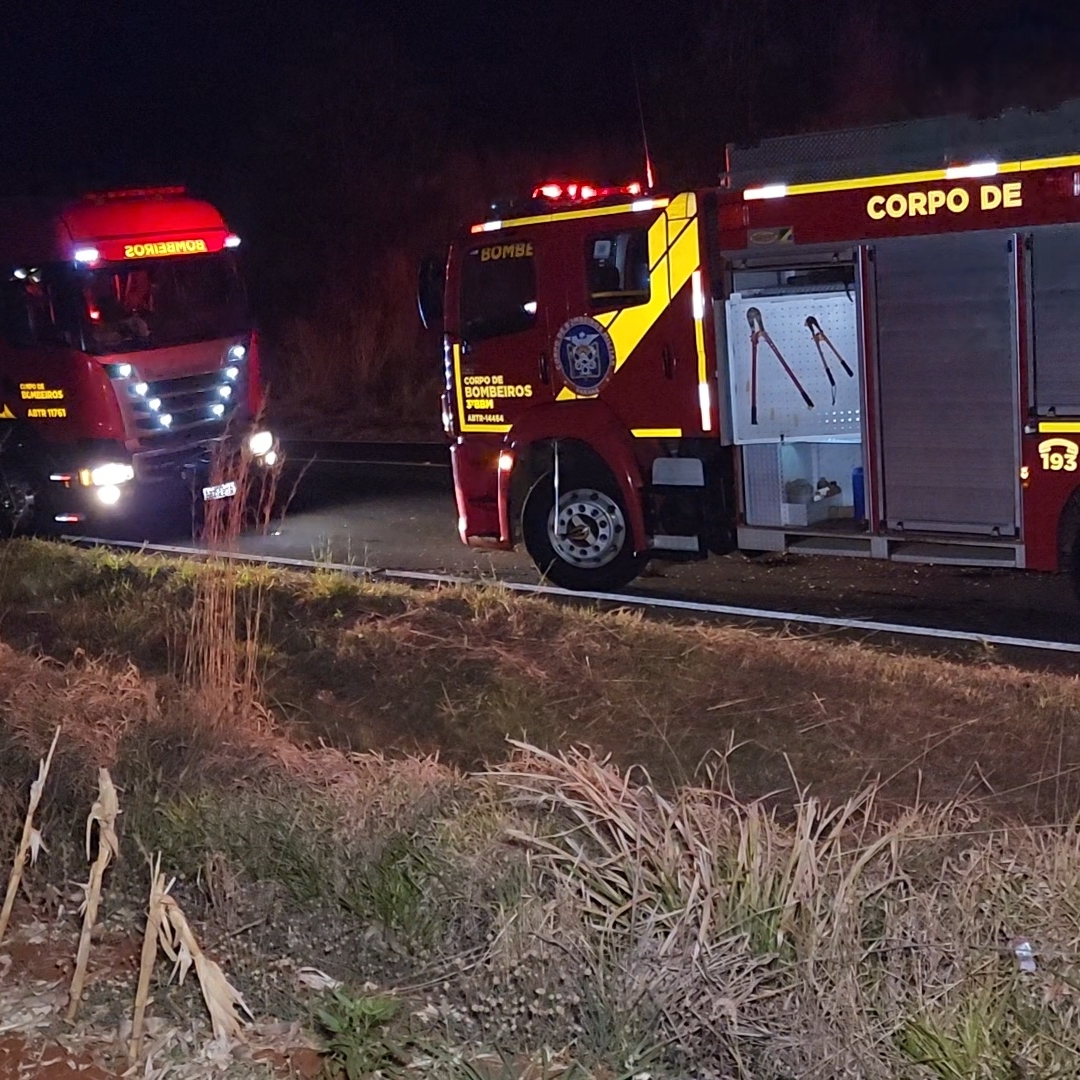 COLISÃO ENTRE DOIS CARROS DEIXA TRÊS FERIDOS NA RODOVIA CARLOS JOÃO STRASS, EM LONDRINA