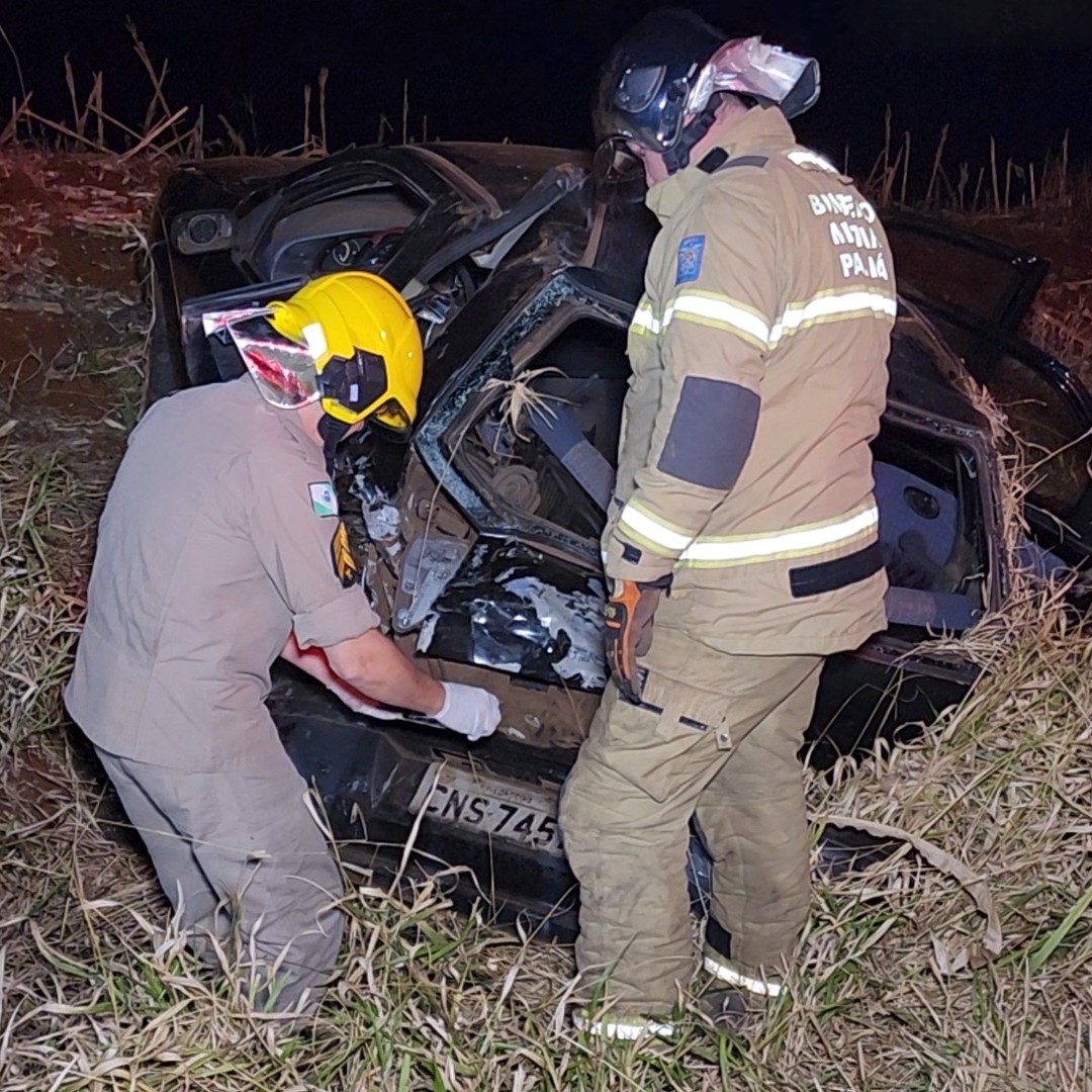 COLISÃO ENTRE DOIS CARROS DEIXA TRÊS FERIDOS NA RODOVIA CARLOS JOÃO STRASS, EM LONDRINA