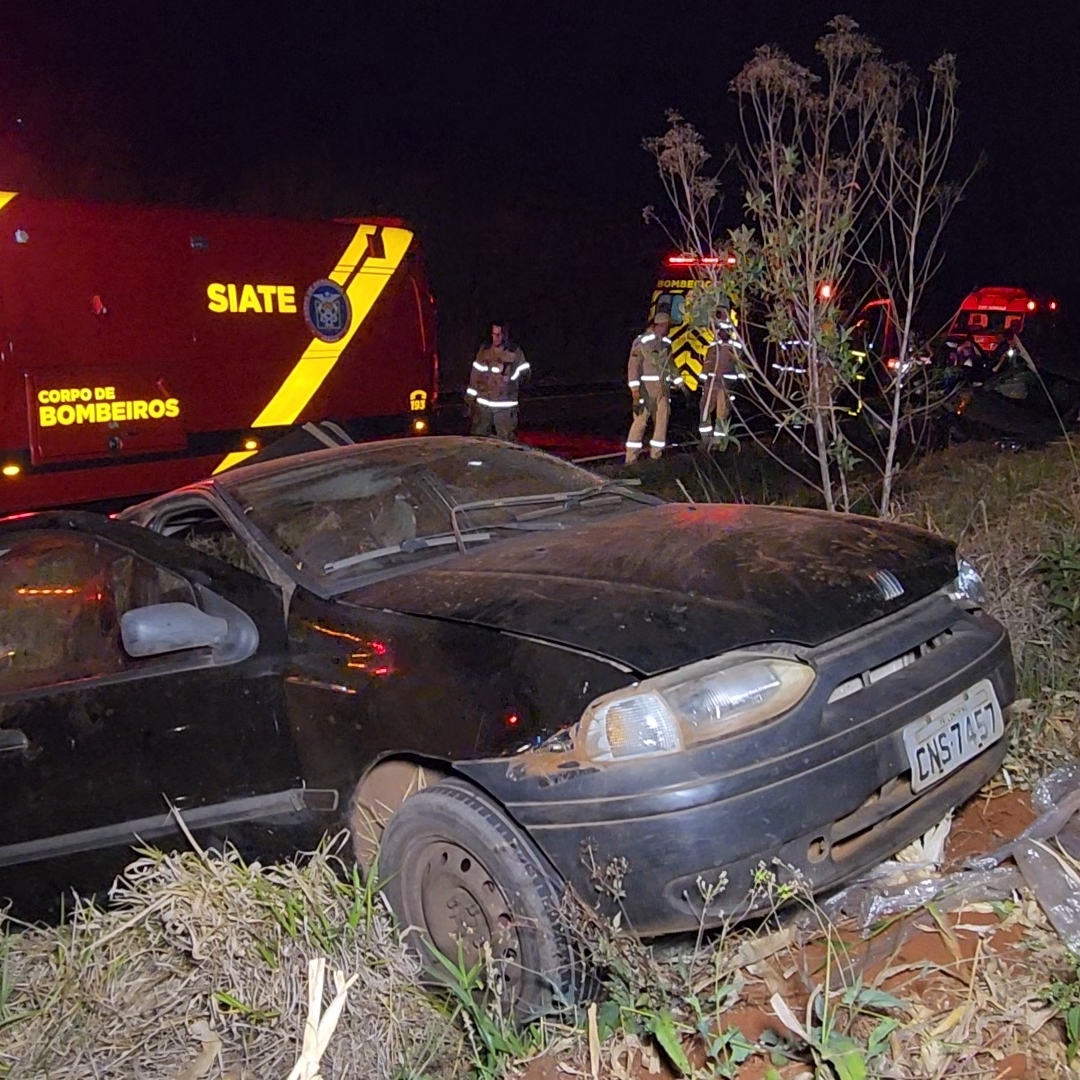 COLISÃO ENTRE DOIS CARROS DEIXA TRÊS FERIDOS NA RODOVIA CARLOS JOÃO STRASS, EM LONDRINA