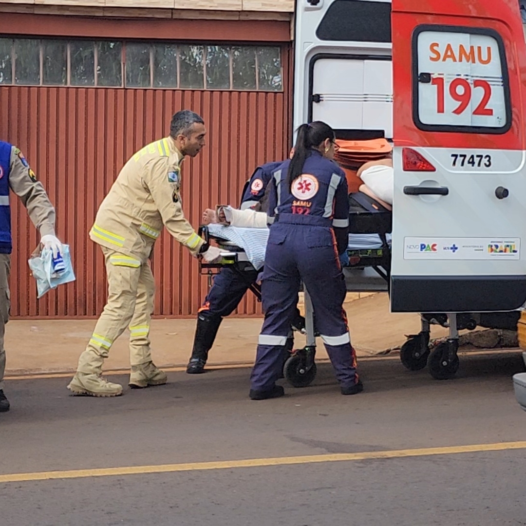 CASAL FICA FERIDO APÓS QUEDA DE MOTO NA ZONA NORTE DE LONDRINA