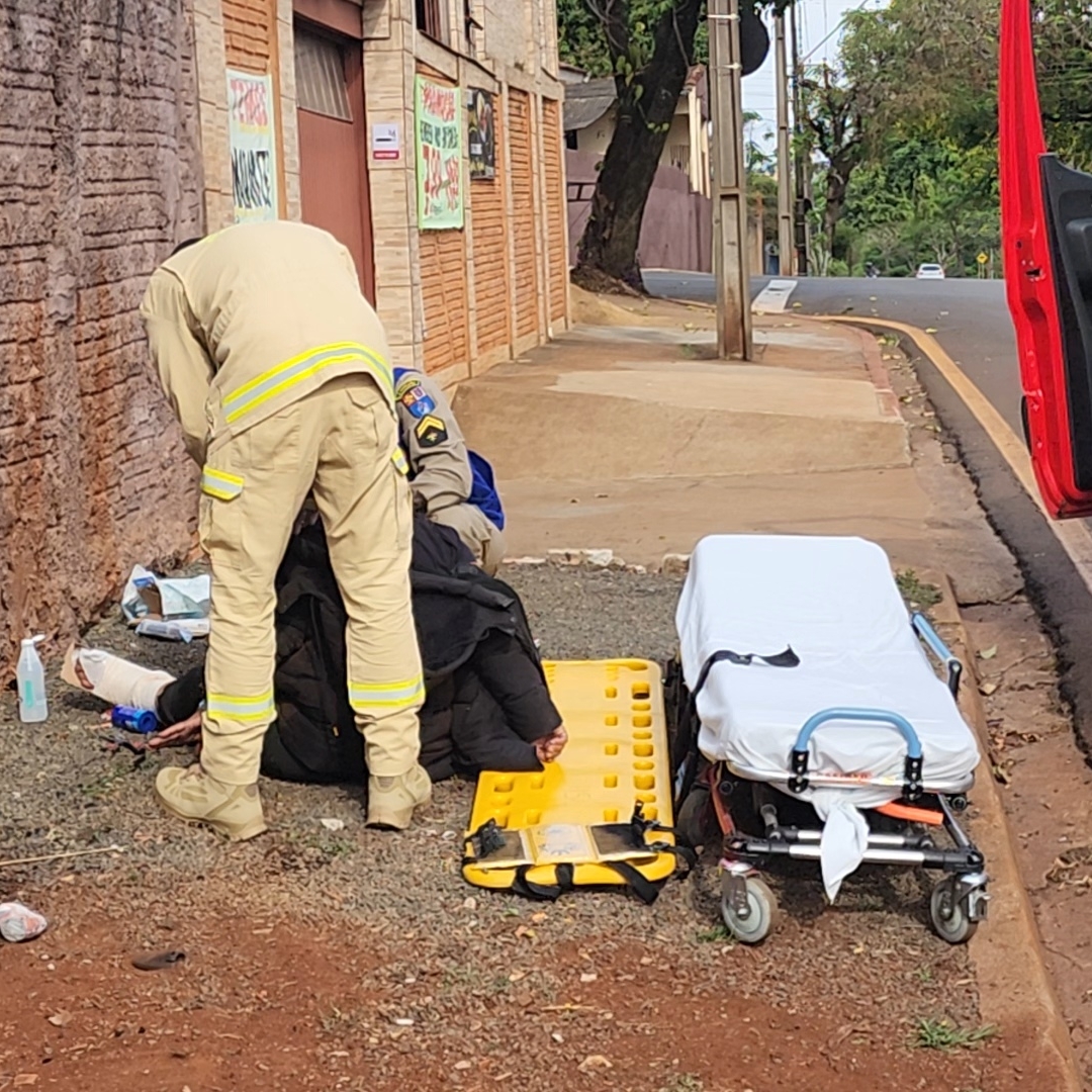 CASAL FICA FERIDO APÓS QUEDA DE MOTO NA ZONA NORTE DE LONDRINA