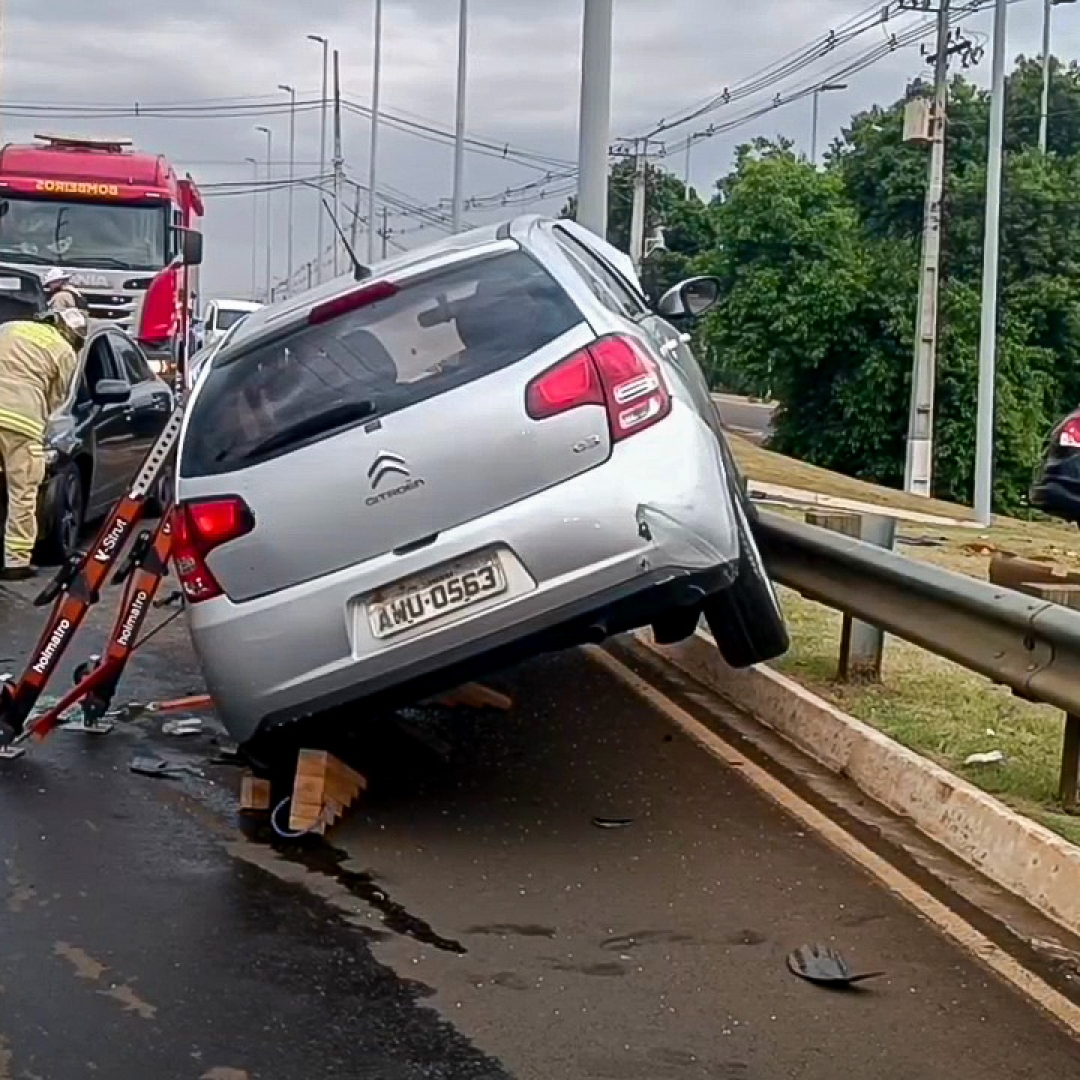 IDOSO FICA FERIDO EM COLISÃO NA AVENIDA FARIA LIMA, EM LONDRINA