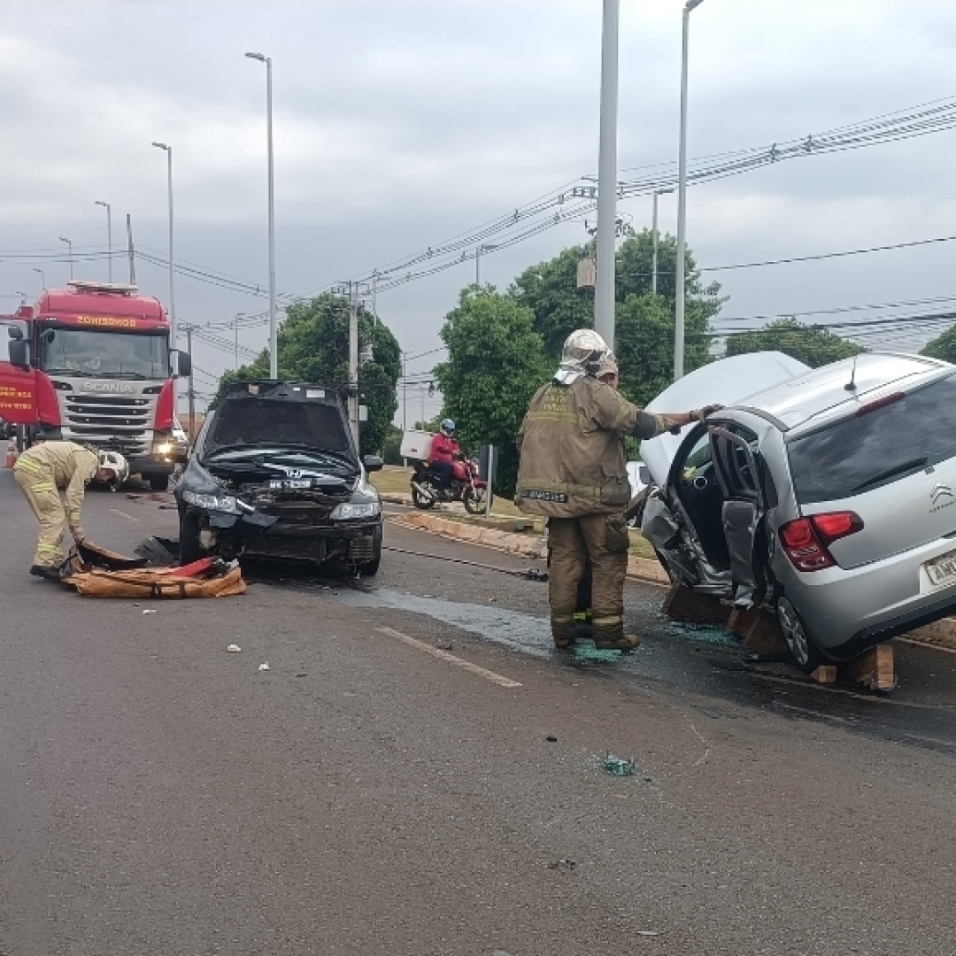 IDOSO FICA FERIDO EM COLISÃO NA AVENIDA FARIA LIMA, EM LONDRINA