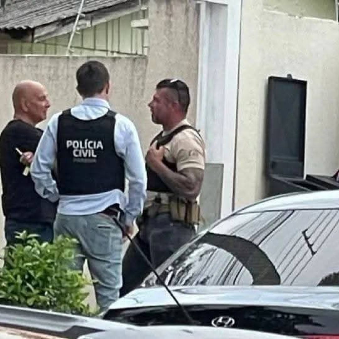 CONFRONTO EM SÃO JOSÉ DOS PINHAIS TERMINA COM MORTE DE 8⁰ SUSPEITO DE EXECUTAR EX-DELEGADO-GERAL DE SÃO PAULO