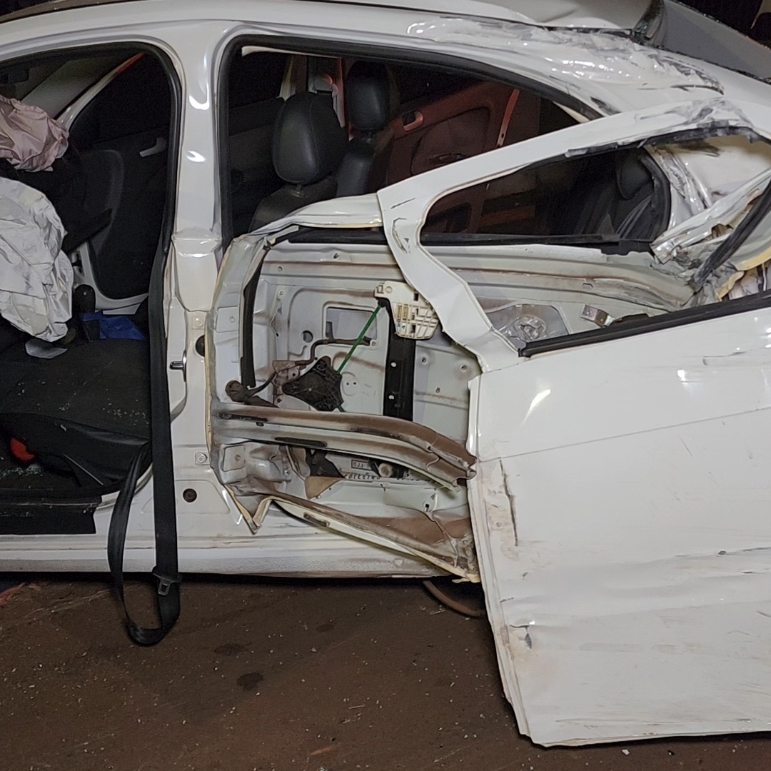 MOTORISTA FICA FERIDA APÓS BATER CARRO CONTRA MURO NA ZONA NORTE DE LONDRINA