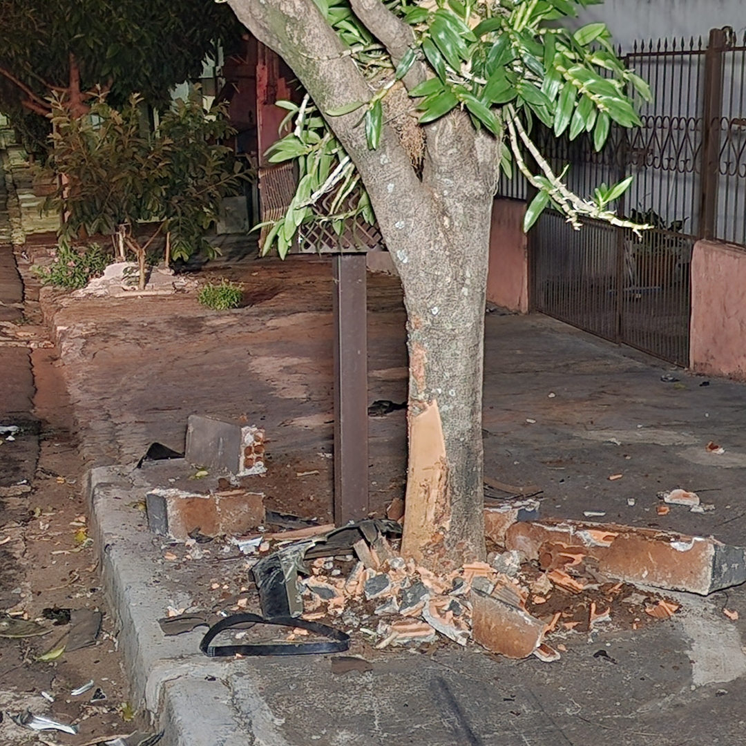 MOTOCICLISTA SOFRE FRATURAS GRAVES EM COLISÃO COM CARRO NA ZONA NORTE DE LONDRINA