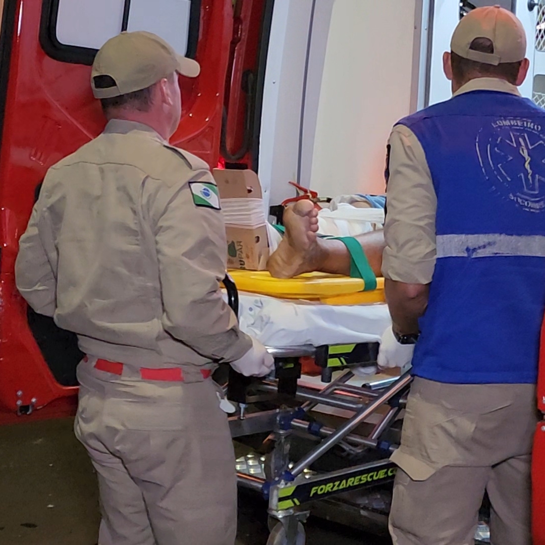 MOTOCICLISTA SOFRE FRATURAS GRAVES EM COLISÃO COM CARRO NA ZONA NORTE DE LONDRINA