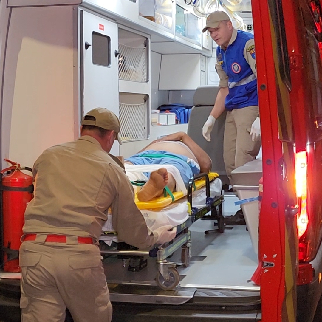 MOTOCICLISTA SOFRE FRATURAS GRAVES EM COLISÃO COM CARRO NA ZONA NORTE DE LONDRINA