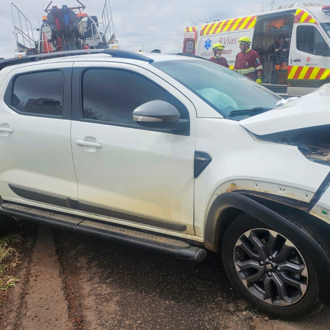 JOVEM FICA FERIDA EM COLISÃO ENVOLVENDO TRÊS VEÍCULOS NA BR-376 EM CALIFÓRNIA