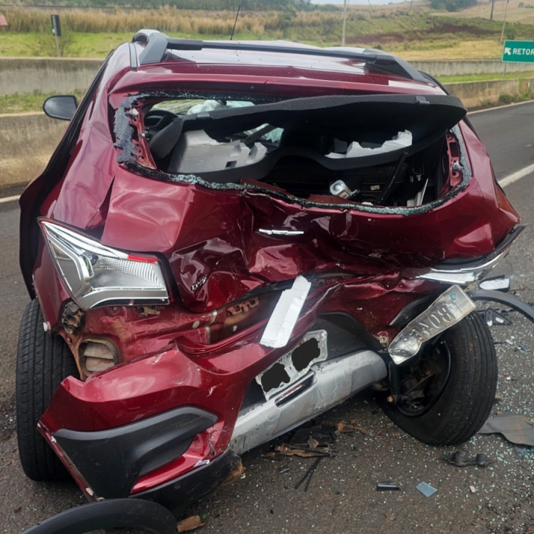 JOVEM FICA FERIDA EM COLISÃO ENVOLVENDO TRÊS VEÍCULOS NA BR-376 EM CALIFÓRNIA