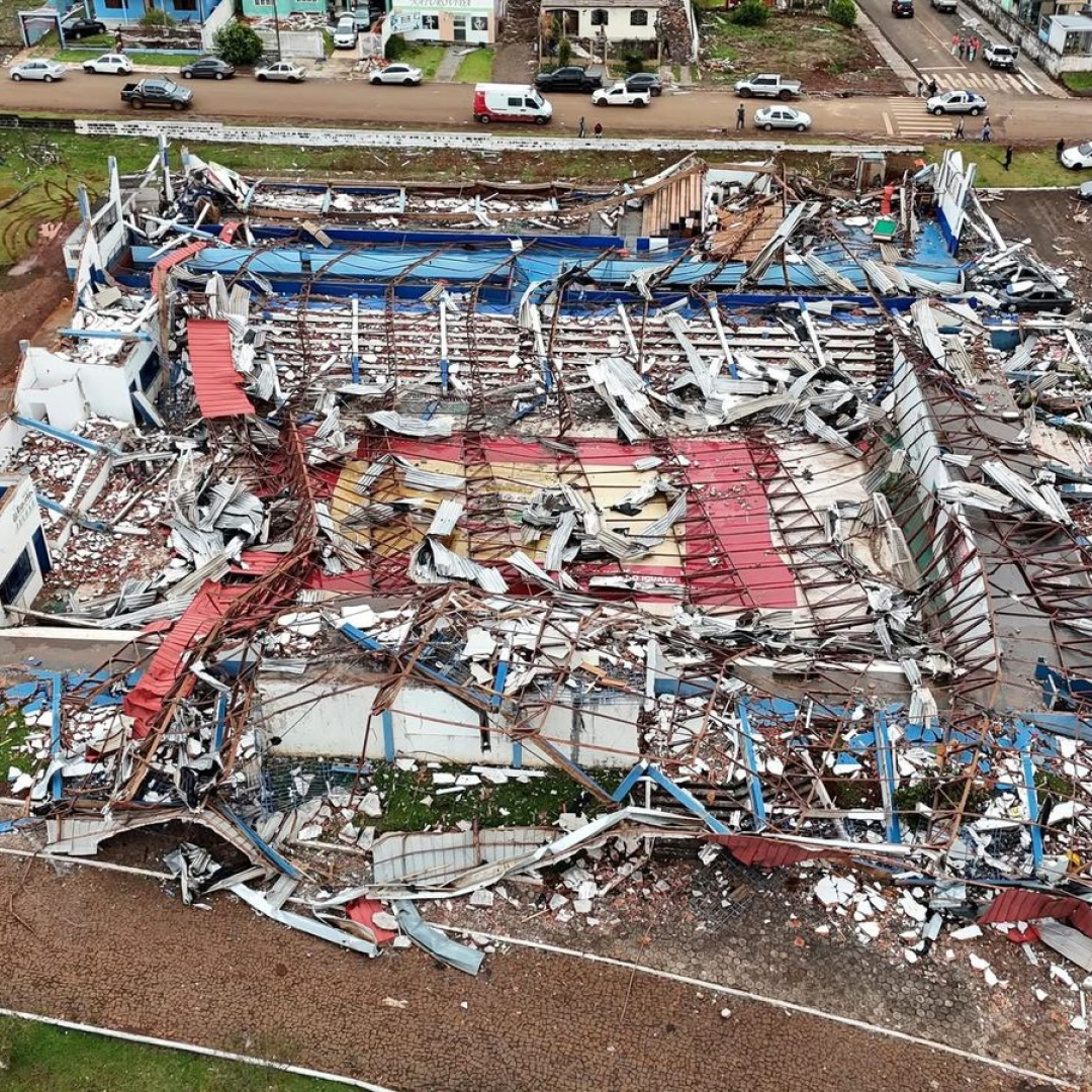CÂMERAS DA UFFS REGISTRAM SUPERCÉLULA QUE ORIGINOU TORNADO DEVASTADOR EM RIO BONITO DO IGUAÇU