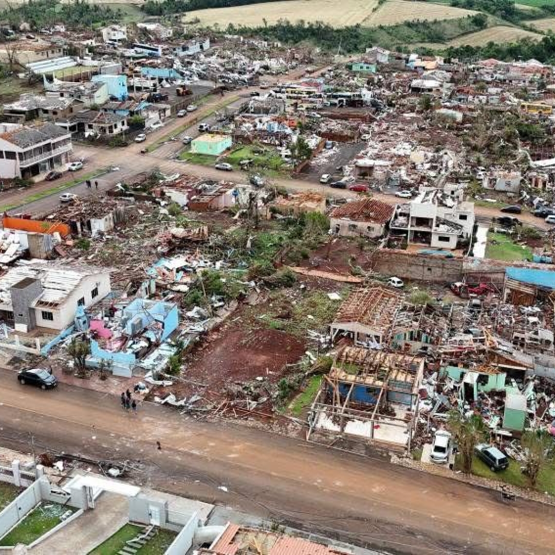 CÂMERAS DA UFFS REGISTRAM SUPERCÉLULA QUE ORIGINOU TORNADO DEVASTADOR EM RIO BONITO DO IGUAÇU