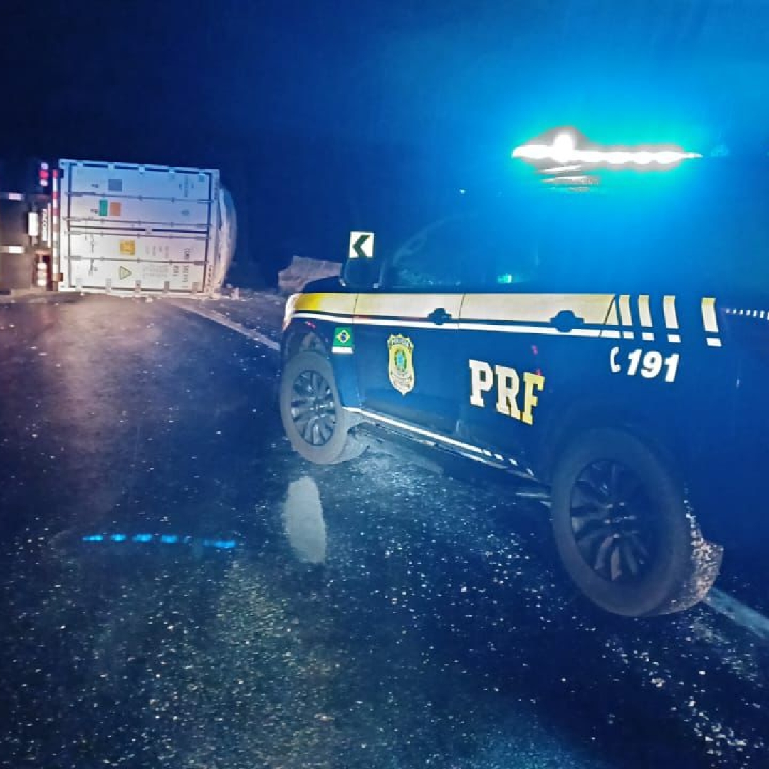 CAMINHONEIRO DE 67 ANOS MORRE APÓS TOMBAMENTO NA BR-376, NA SERRA DO CADEADO