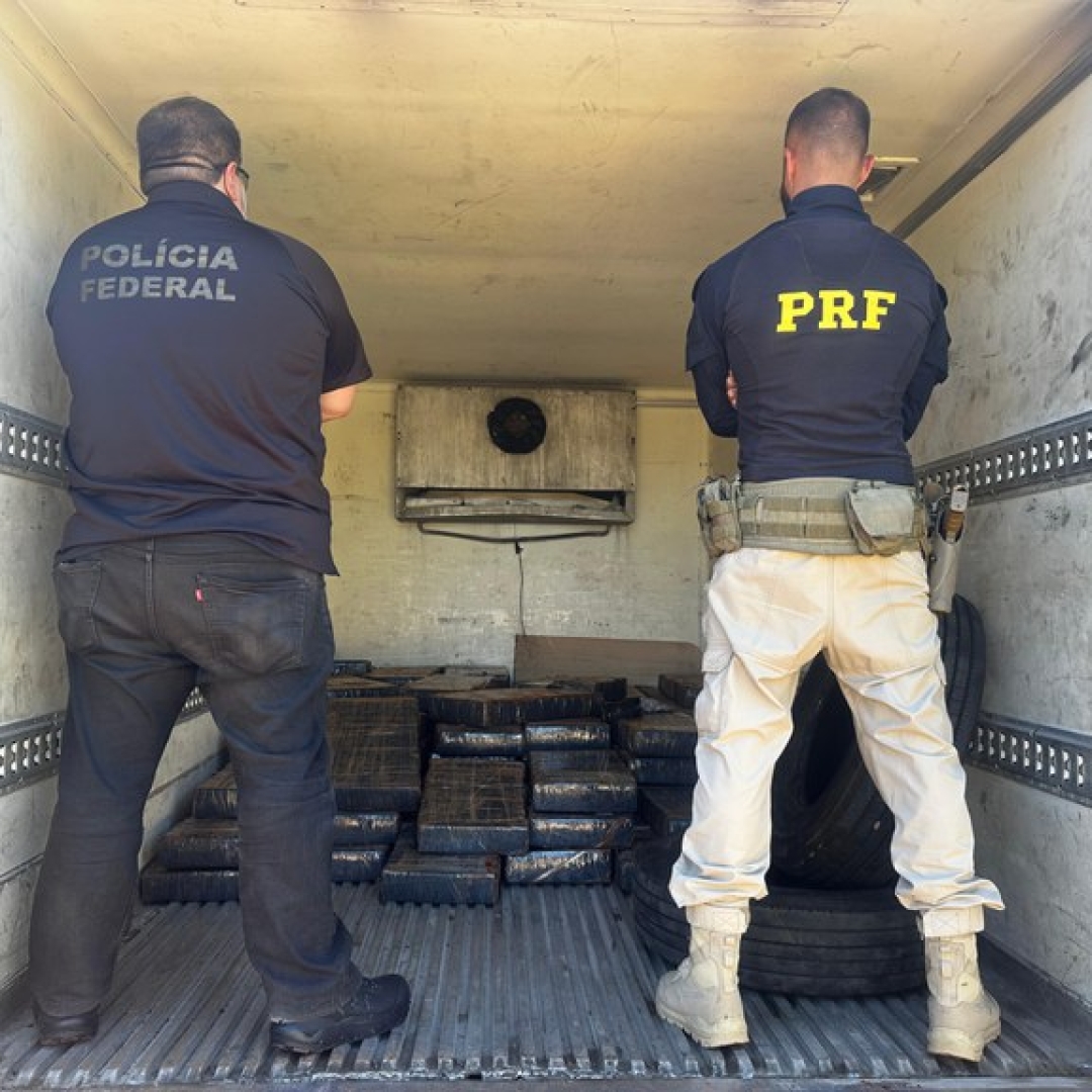 PRF E PF APREENDEM MAIS DE UMA TONELADA DE MACONHA EM AÇÃO CONJUNTA NO PARANÁ