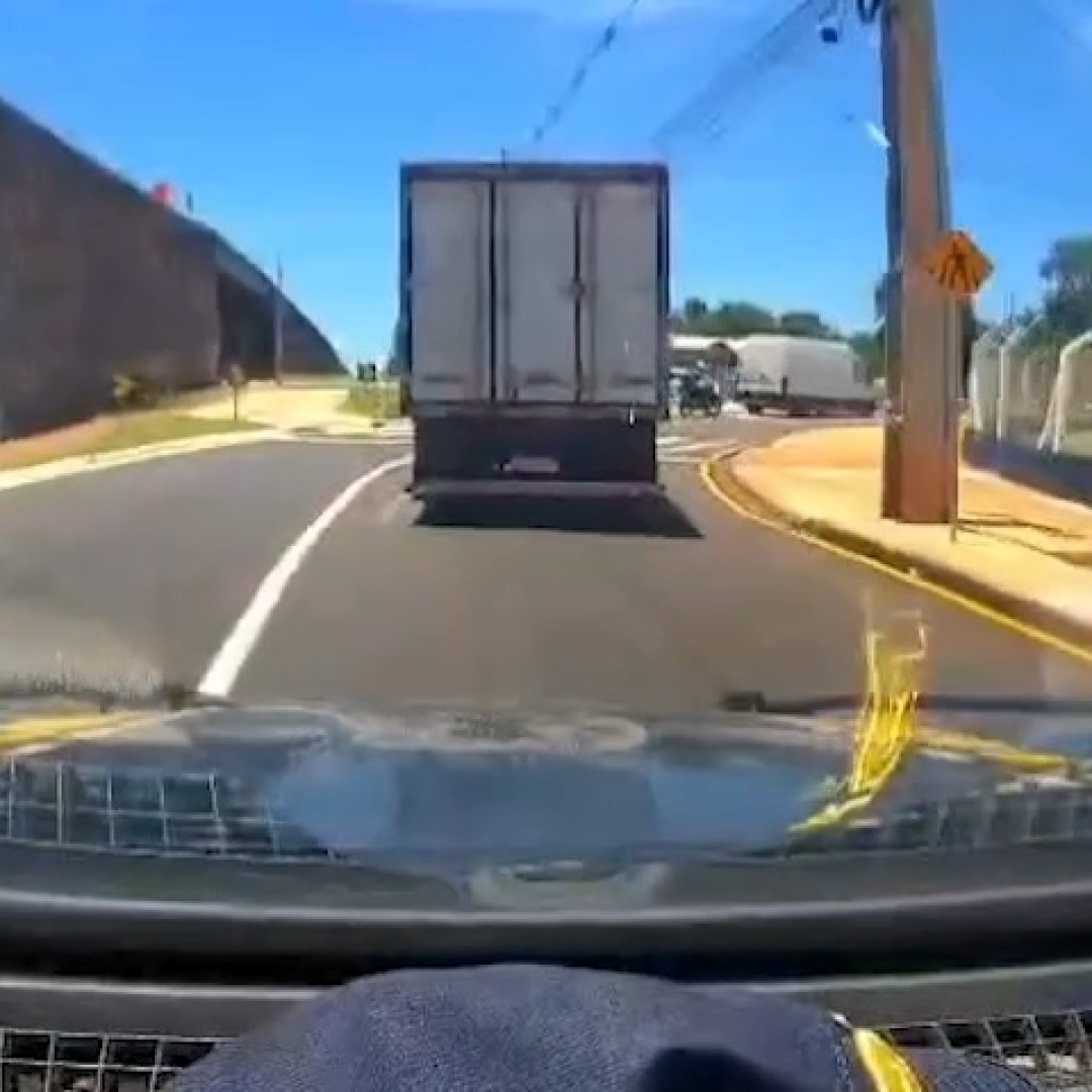 PRF E PF APREENDEM MAIS DE UMA TONELADA DE MACONHA EM AÇÃO CONJUNTA NO PARANÁ