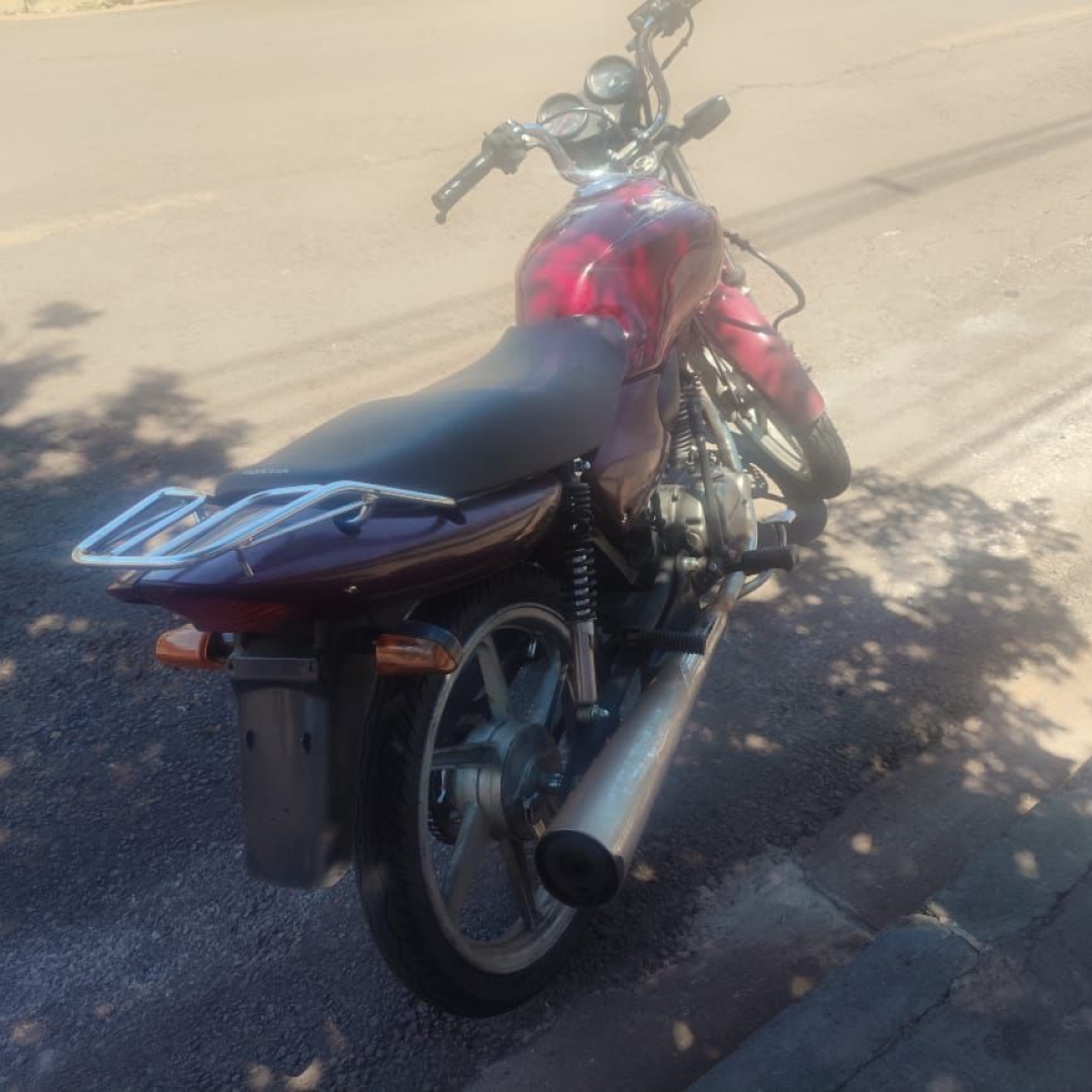 HOMEM É PRESO APÓS CONFESSAR FURTO DE MOTOCICLETA E USAR CRIANÇA COMO ESCUDO PARA FUGIR DE POPULARES NA ZONA NORTE DE LONDRINA