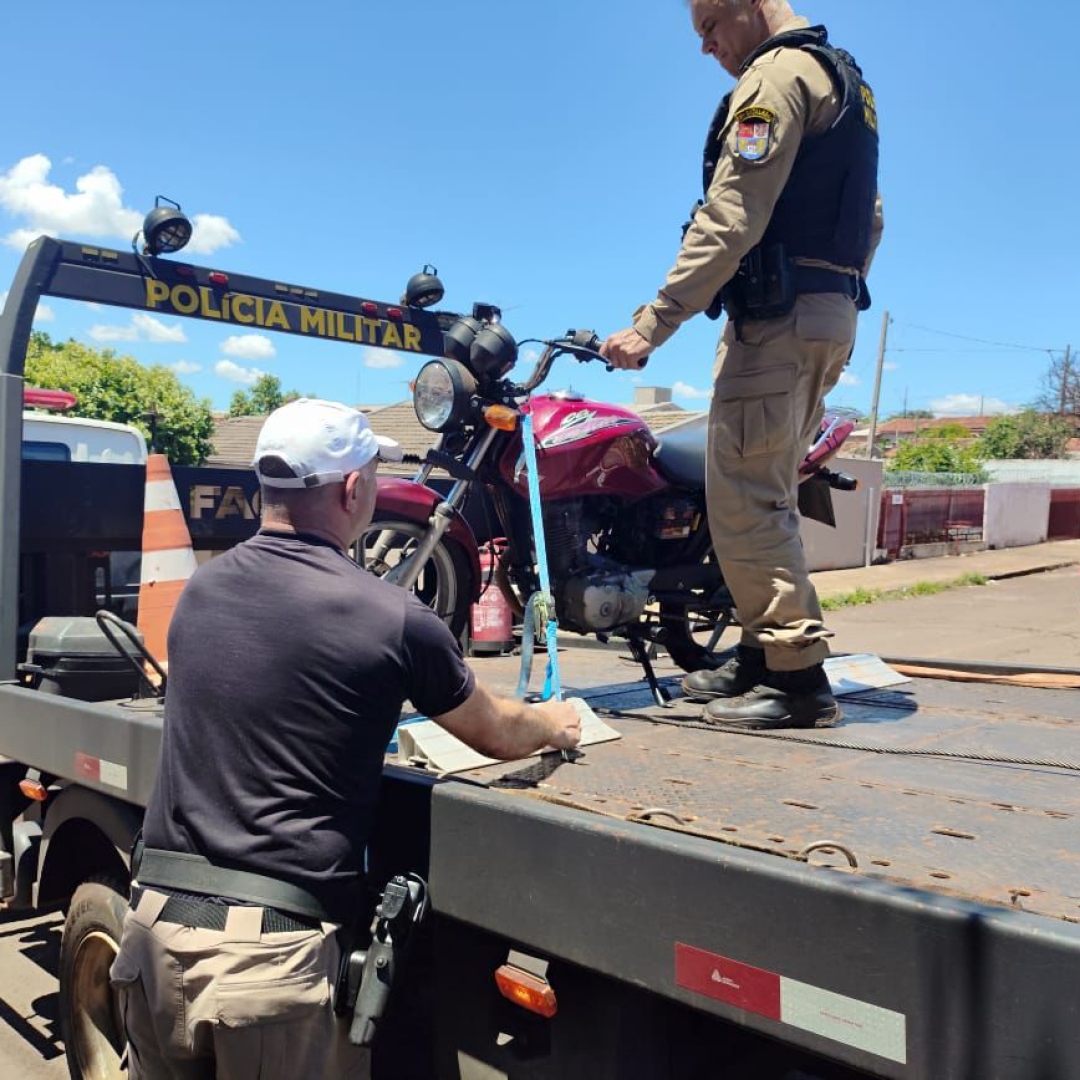 HOMEM É PRESO APÓS CONFESSAR FURTO DE MOTOCICLETA E USAR CRIANÇA COMO ESCUDO PARA FUGIR DE POPULARES NA ZONA NORTE DE LONDRINA