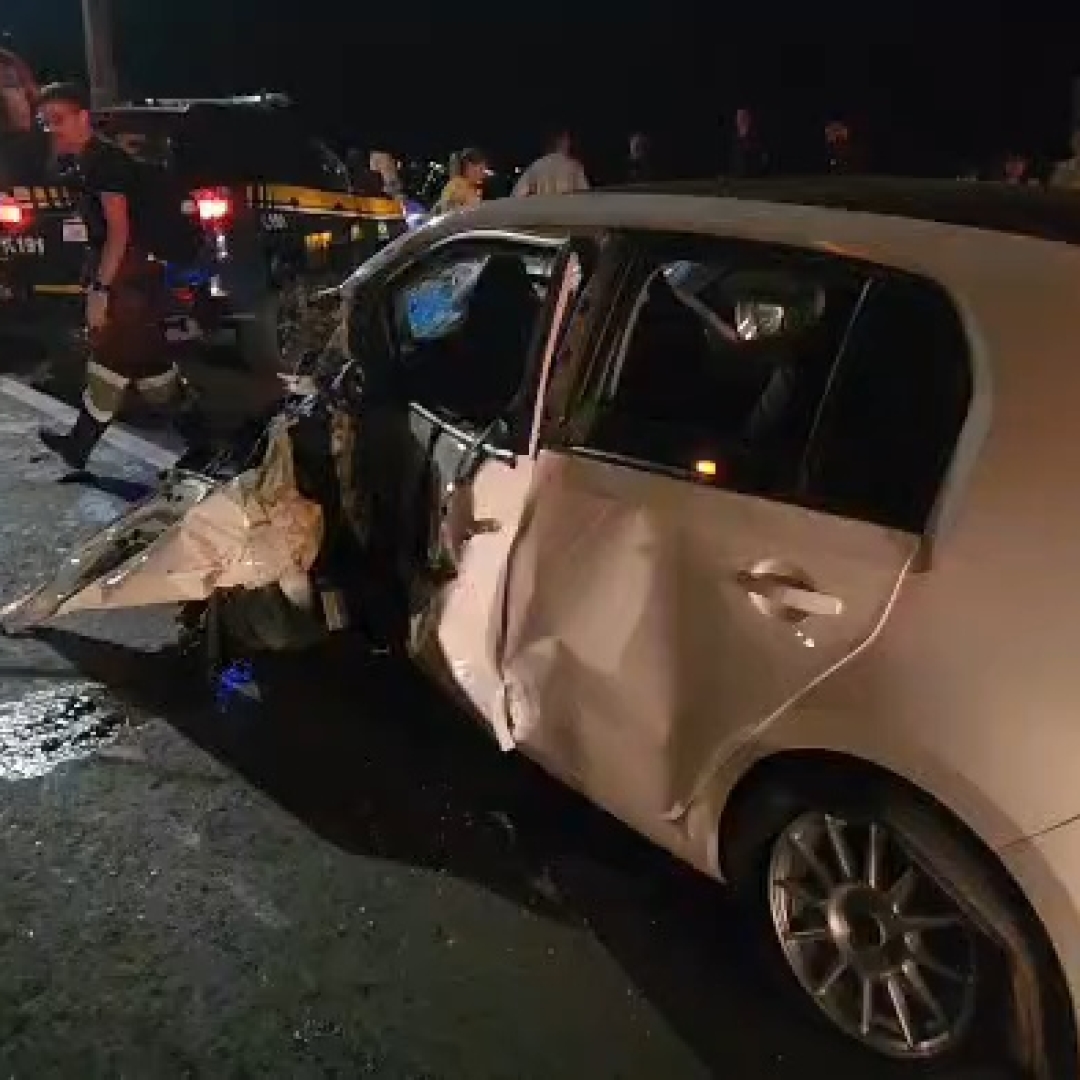 SEIS PESSOAS FICAM FERIDAS EM ACIDENTE NA BR-376, EM APUCARANA 