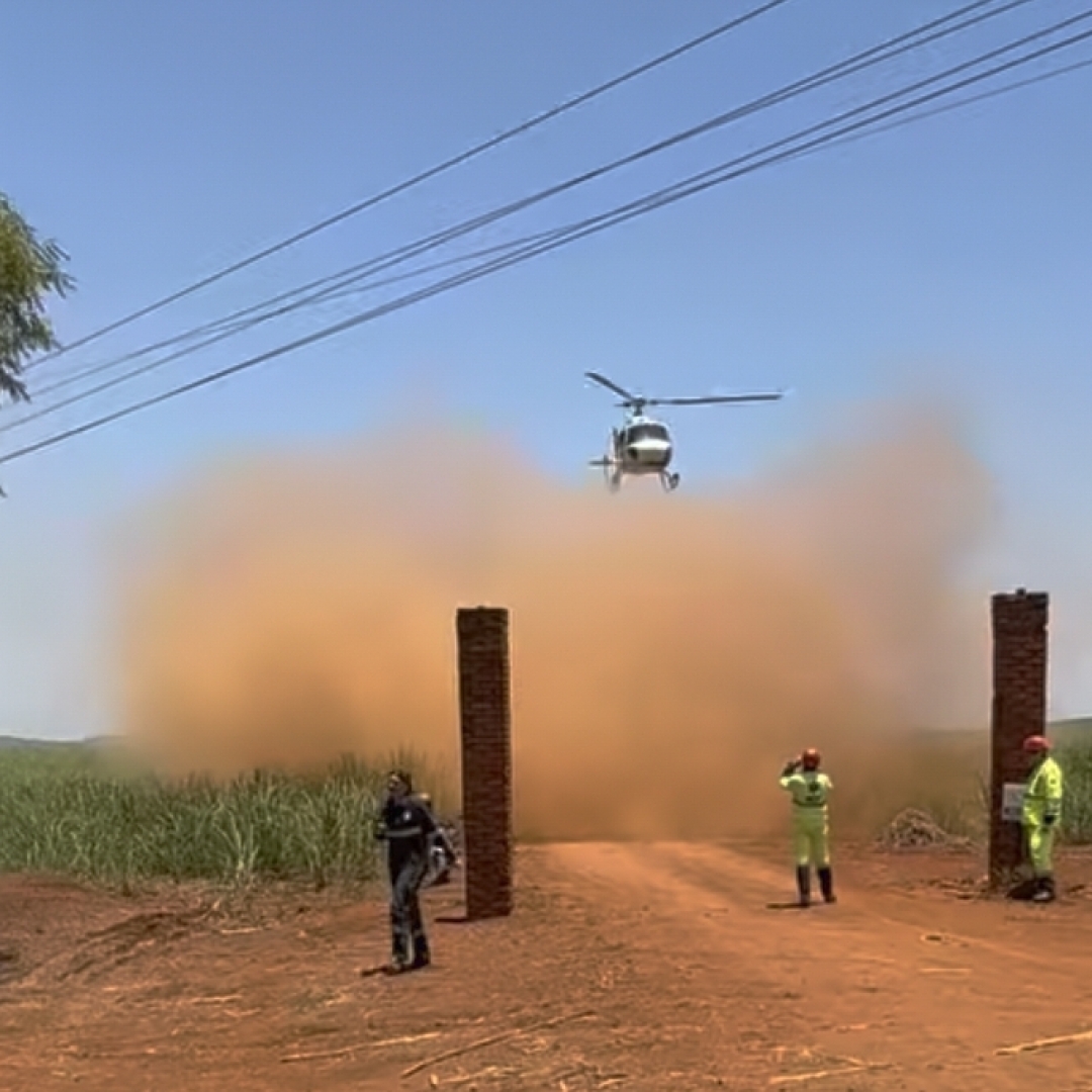 JOVEM FICA GRAVEMENTE FERIDA APÓS COLISÃO ENTRE MOTOCICLETA E CAMINHÃO NA BR-369, EM BANDEIRANTES 