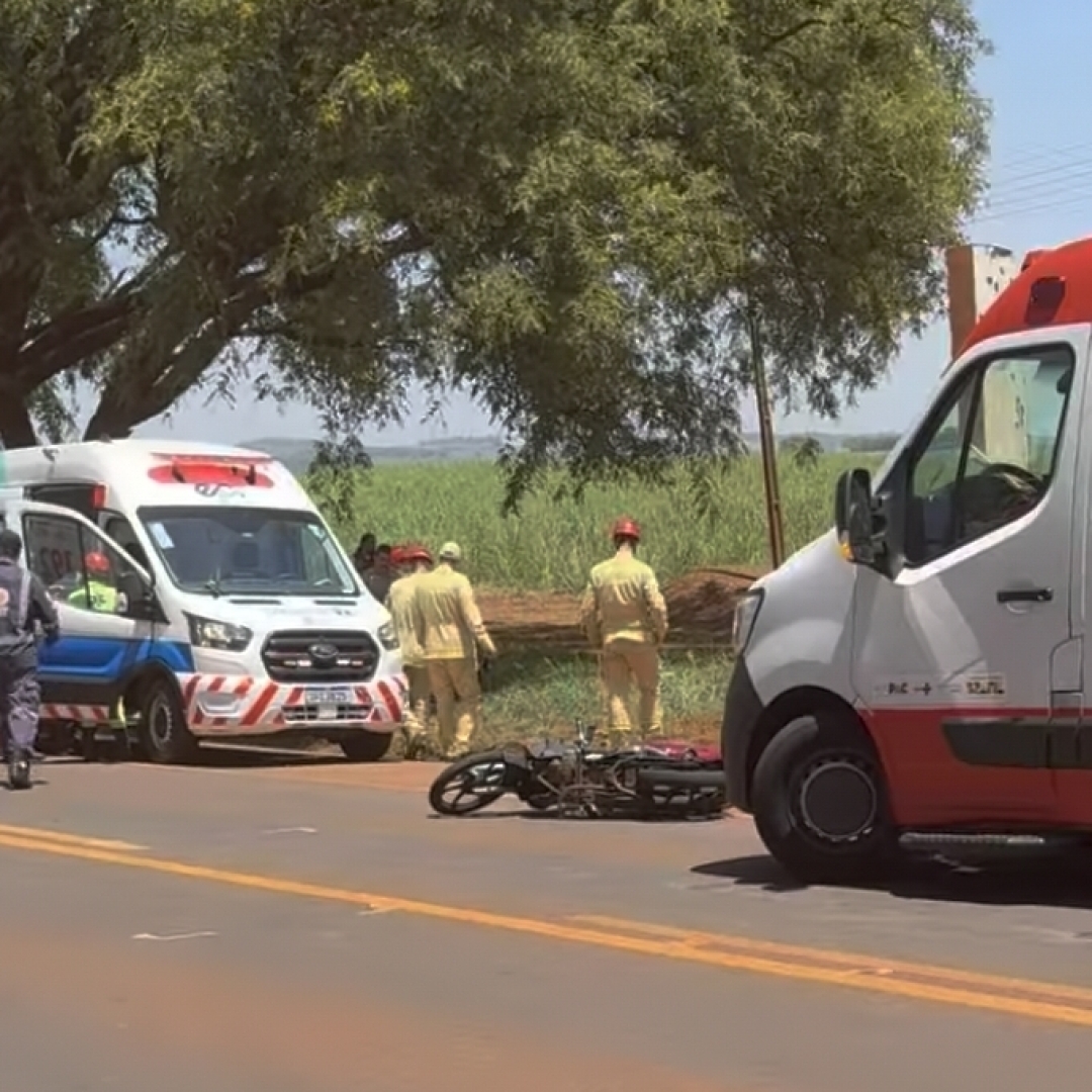 JOVEM FICA GRAVEMENTE FERIDA APÓS COLISÃO ENTRE MOTOCICLETA E CAMINHÃO NA BR-369, EM BANDEIRANTES 