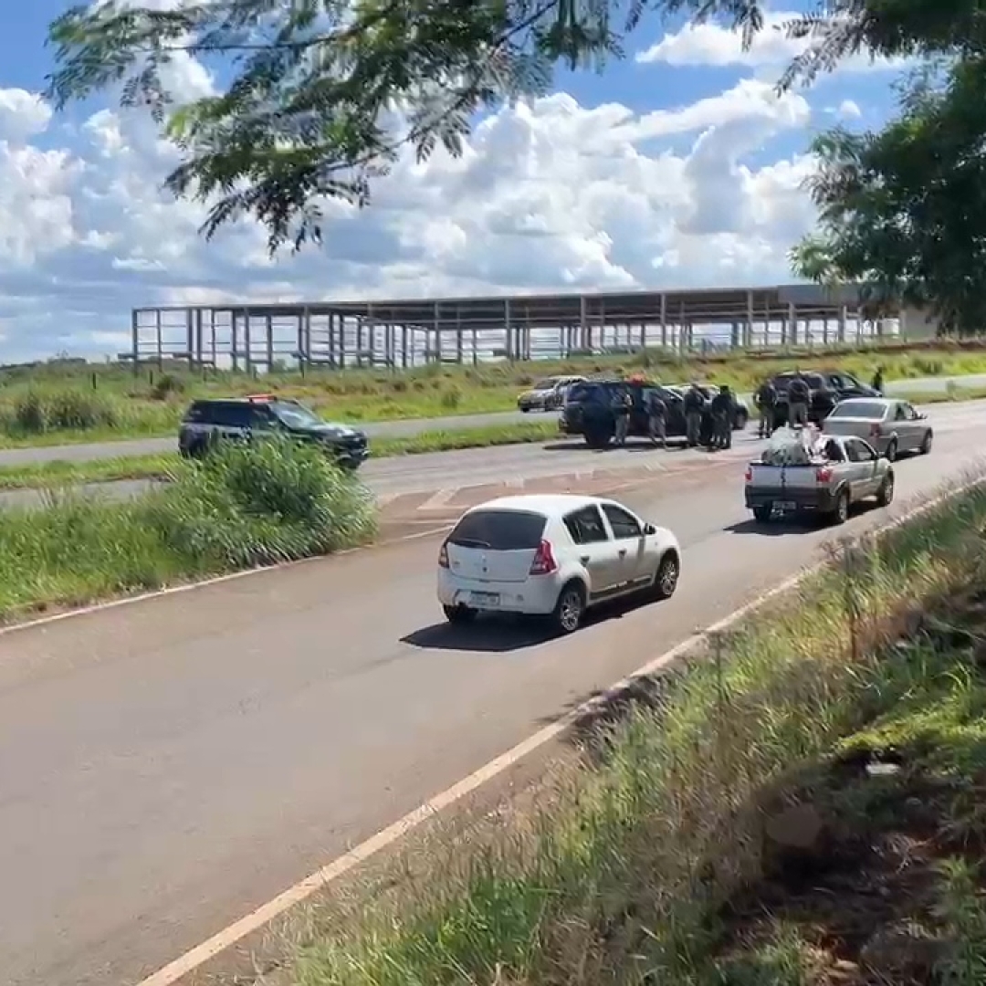 HOMEM MORRE EM CONFRONTO COM A COMPANHIA DE CHOQUE NA BR-369, EM CAMBÉ