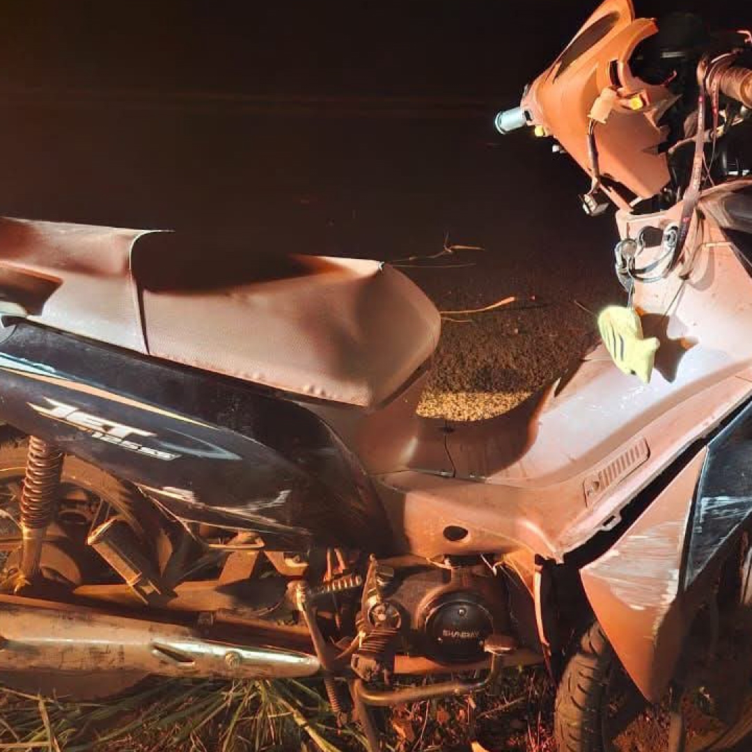MOTOCICLISTA FICA GRAVEMENTE FERIDO APÓS QUEDA NA PR-090, EM JATAIZINHO