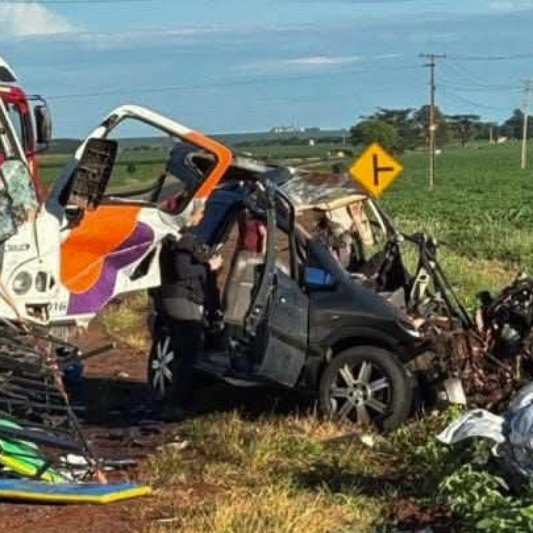 TRAGÉDIA NA PR-170: COLISÃO ENTRE CARRO E CAMINHÃO MATA FAMÍLIA INTEIRA EM ROLÂNDIA