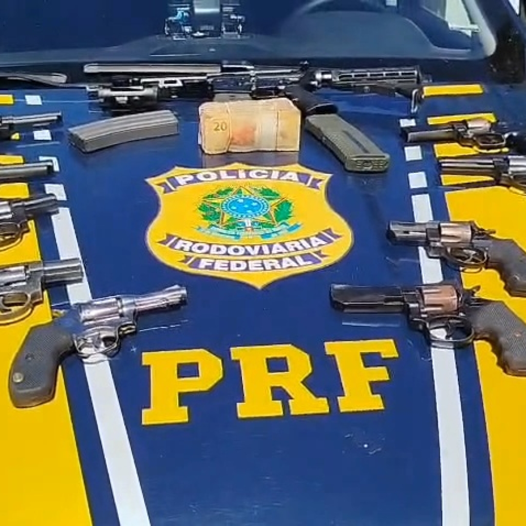 PRF APREENDE FUZIL COM MIRA HOLOGRÁFICA E 9 REVÓLVERES EM LONDRINA