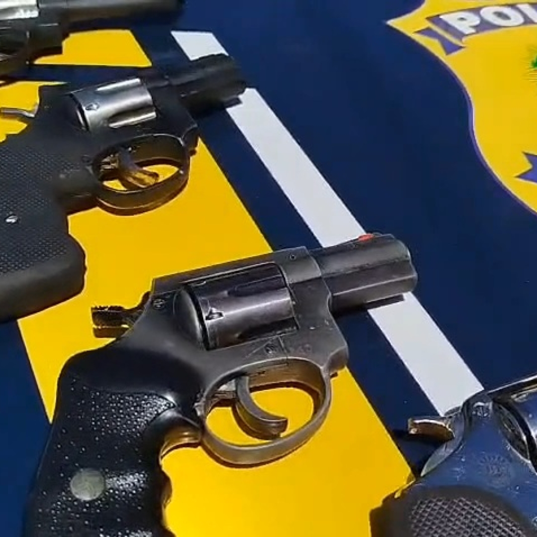 PRF APREENDE FUZIL COM MIRA HOLOGRÁFICA E 9 REVÓLVERES EM LONDRINA