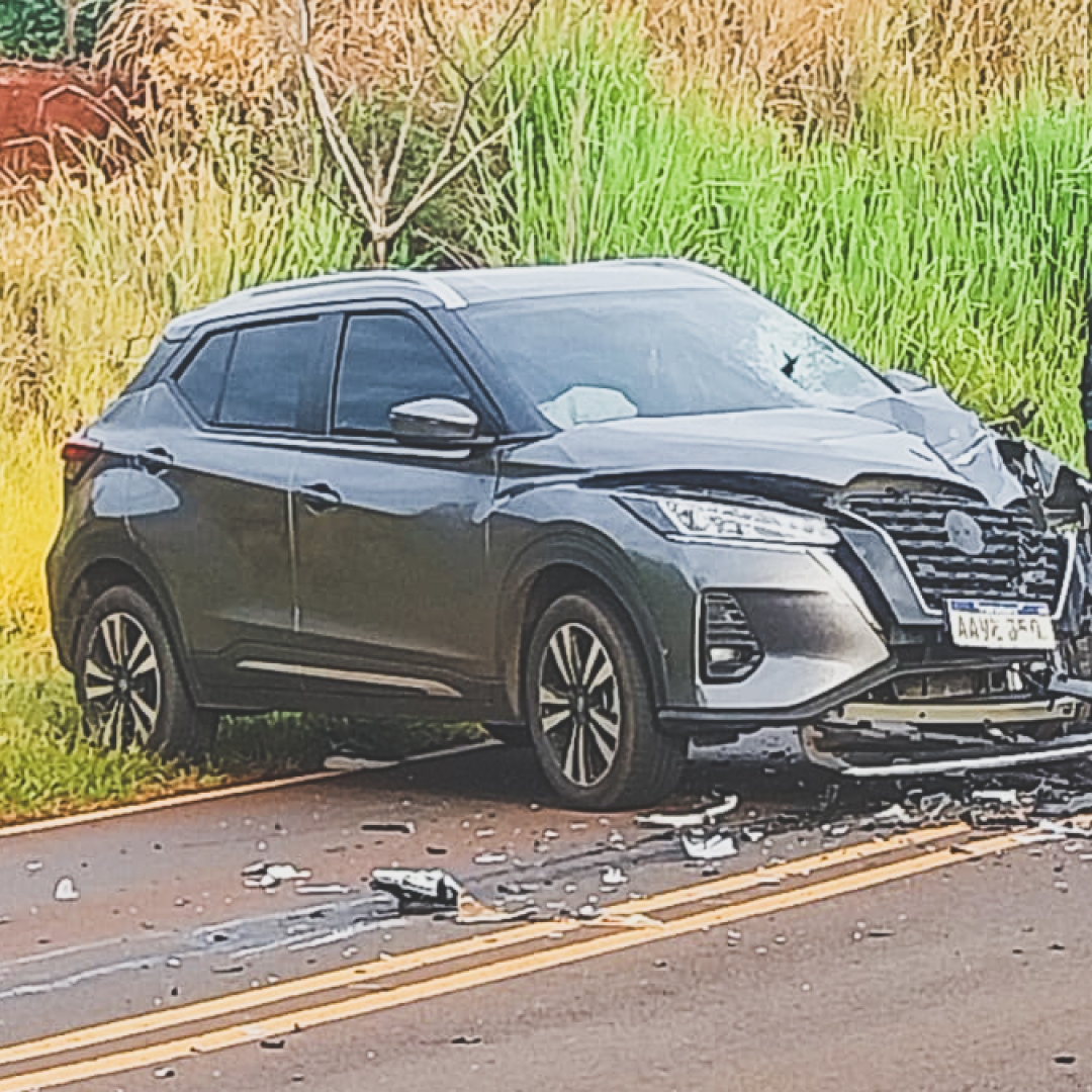 MOTOCICLISTA FICA FERIDO APÓS COLISÃO FRONTAL COM CARRO NA CARLOS JOÃO STRASS, EM LONDRINA 