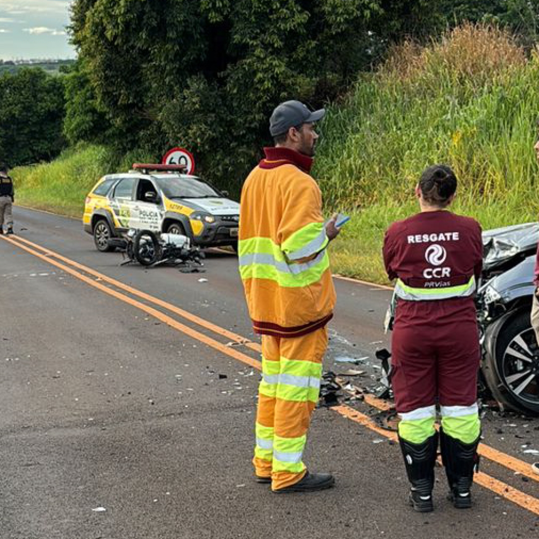 MOTOCICLISTA FICA FERIDO APÓS COLISÃO FRONTAL COM CARRO NA CARLOS JOÃO STRASS, EM LONDRINA 