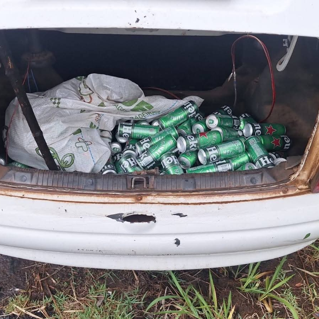 CAMINHÃO CARREGADO COM CERVEJA CAI EM RIO NA BR-376 E MOTORISTA MORRE EM IMBAÚ