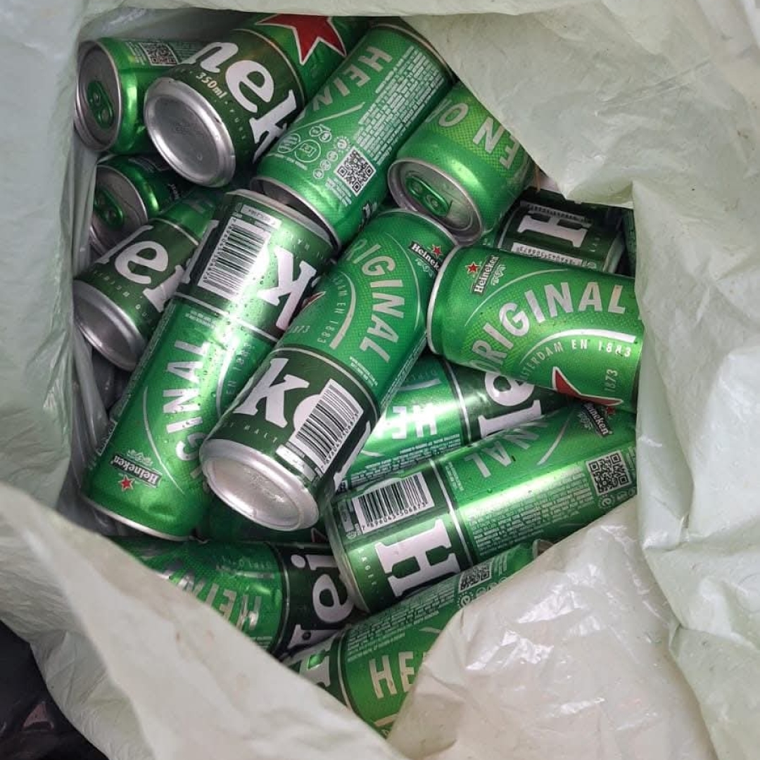 CAMINHÃO CARREGADO COM CERVEJA CAI EM RIO NA BR-376 E MOTORISTA MORRE EM IMBAÚ